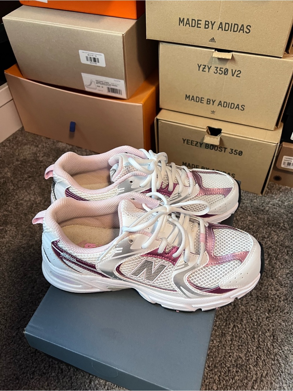 New Balance 530 Sneakers in White and Pink (Kids) - Picture 7 of 8